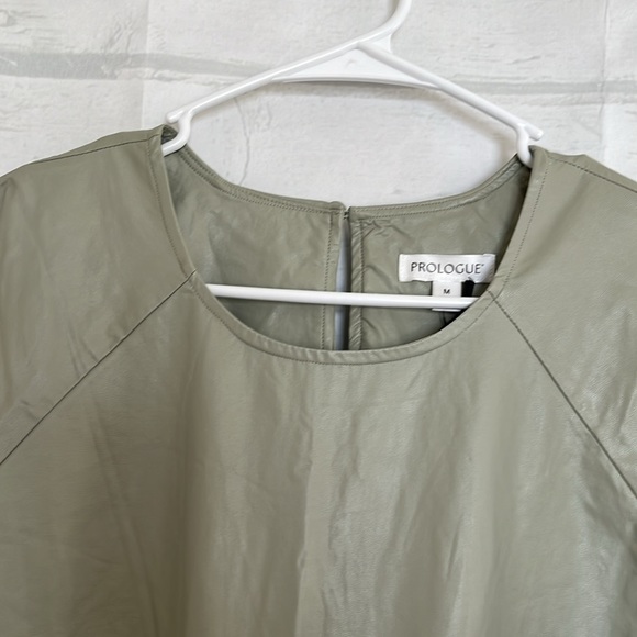 NWT Prologue Light Sage Green Short Sleeve Top Faux Leather Size M - Picture 7 of 15